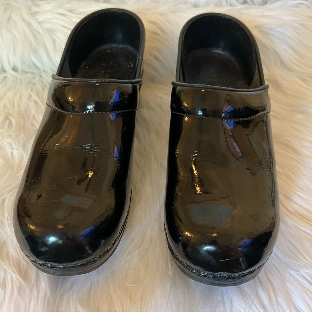 Dansko Clogs Black Patent Leather Women's Size 38 US 7.5-8 Nurse Dental Hospital